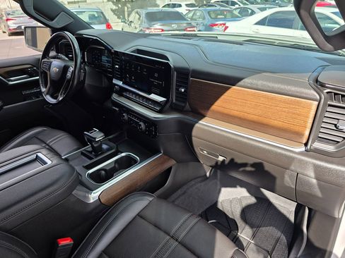 Used 2022 Chevrolet Silverado 1500 High Country image 14