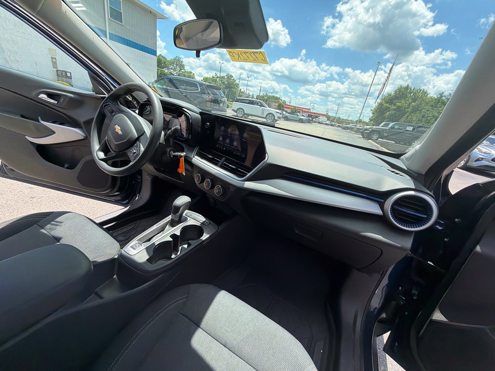 Used 2024 Chevrolet Trax LS w/ LS Convenience Package FWD image 29