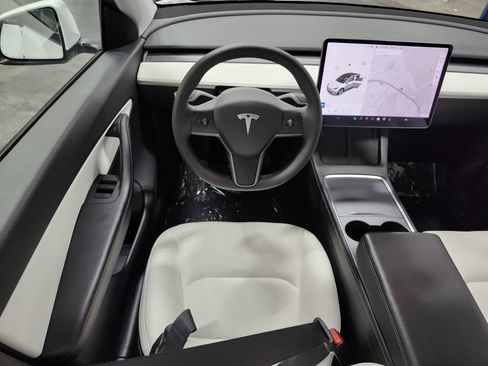 Used 2021 Tesla Model Y Long Range image 28