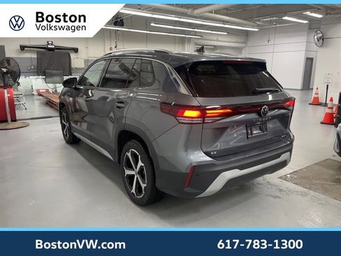 New 2025 Volkswagen Tiguan SE image 2