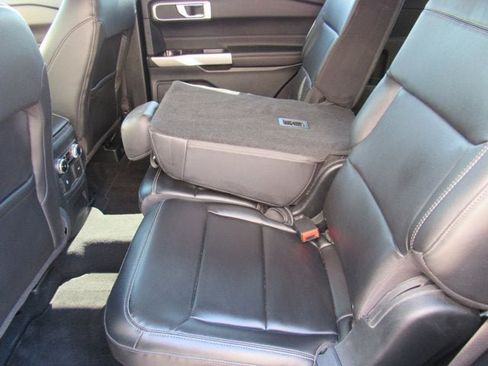 Used 2023 Ford Explorer XLT w/ Equipment Group 202A AWD/4WD image 30