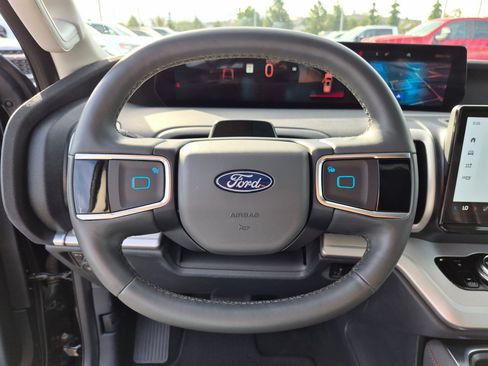 Used 2025 Ford Expedition Max Active AWD/4WD image 17