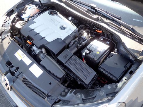 Used 2013 Volkswagen Golf TDI image 24