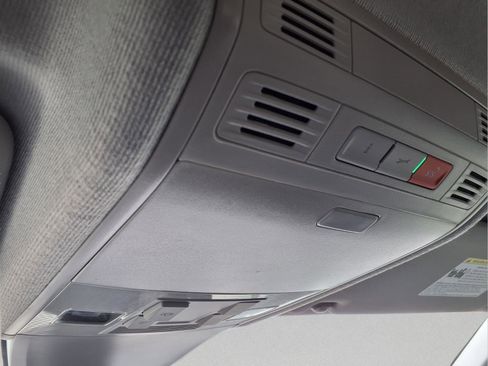 Used 2024 Volkswagen Tiguan SE w/ MDO Package, Three-Row image 19