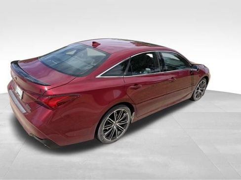Used 2022 Toyota Avalon Touring FWD image 3
