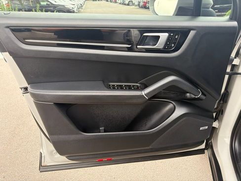 Used 2020 Porsche Cayenne AWD/4WD image 23