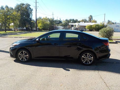 Used 2023 Kia Forte LXS image 9