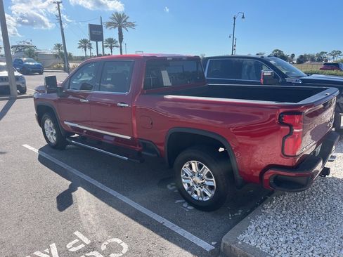 Used 2024 Chevrolet Silverado 2500 High Country image 3