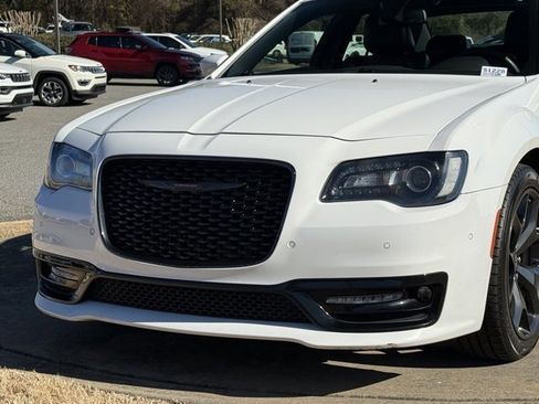 Used 2022 Chrysler 300 S image 10