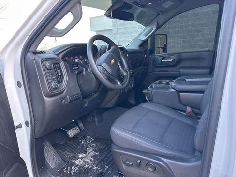 Used 2025 Chevrolet Silverado 2500 Custom w/ Custom Value Package image 9