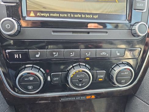 Used 2014 Volkswagen Passat TDI SEL Premium image 20