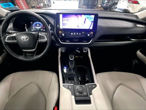 Certified 2024 Toyota Grand Highlander AWD image 14