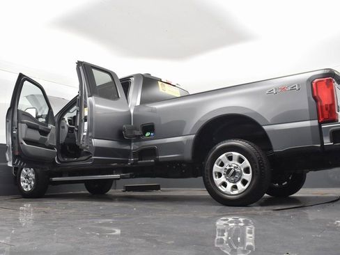Used 2024 Ford F250 XLT image 32