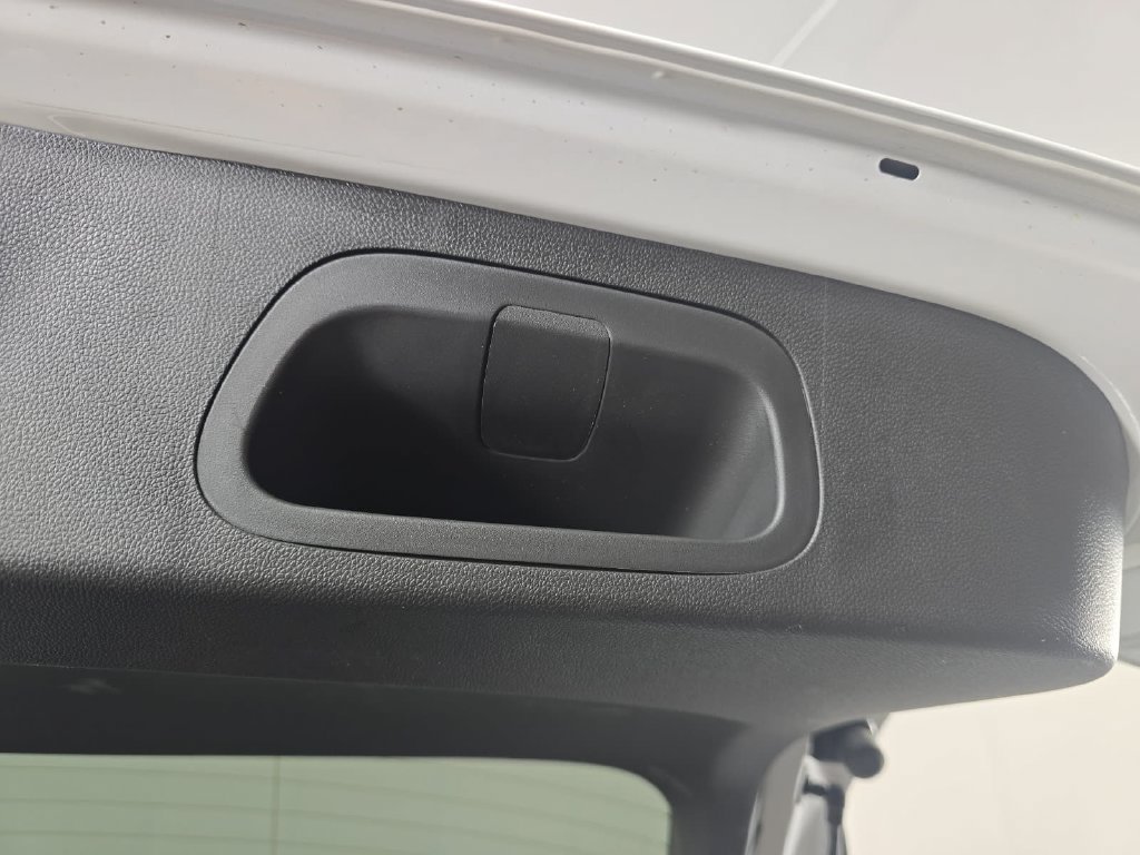 New 2025 Chevrolet Trax RS w/ Driver Confidence Package FWD image 31