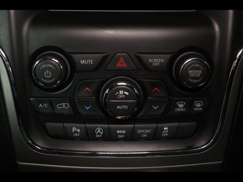 Used 2020 Jeep Grand Cherokee Laredo AWD/4WD image 25