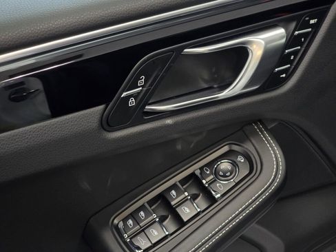 Certified 2025 Porsche Macan Turbo image 34