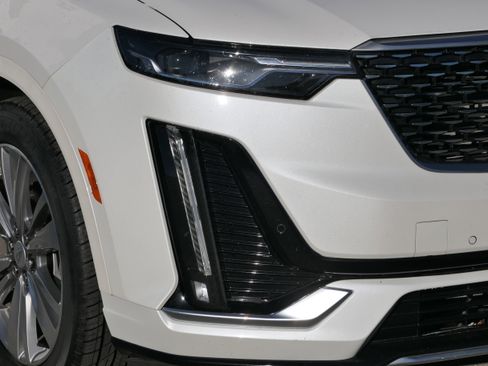 Used 2022 Cadillac XT6 Premium Luxury image 10