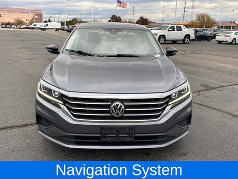 Used 2022 Volkswagen Passat 2.0T image 2