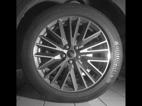 Certified 2023 Audi Q3 2.0T Premium w/ Convenience Package AWD/4WD image 9