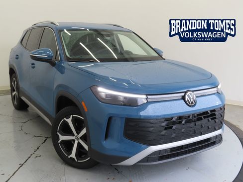 New 2025 Volkswagen Tiguan SE FWD image 1