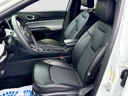 Used 2024 Jeep Compass Latitude image 19