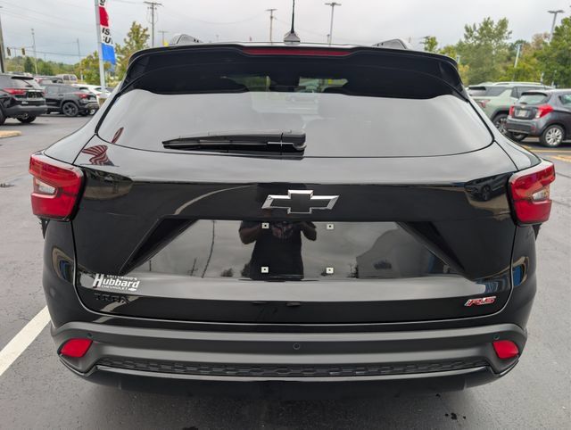 Used 2024 Chevrolet Trax RS w/ Sunroof Package FWD image 4