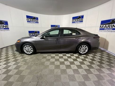 Used 2022 Toyota Camry LE image 10