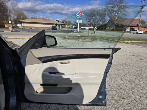 Used 2011 BMW 550i Gran Turismo xDrive w/ Active Ventilated Seat Pkg image 16