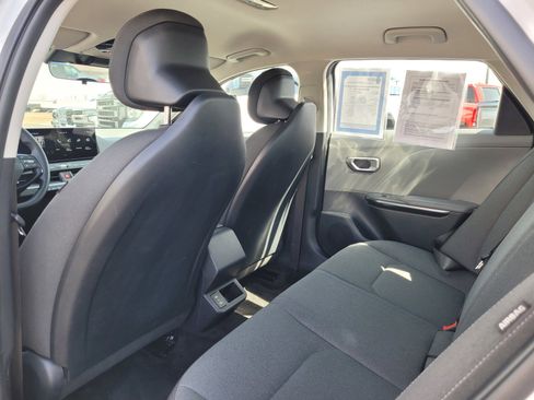 Used 2025 Kia K4 LXS image 13