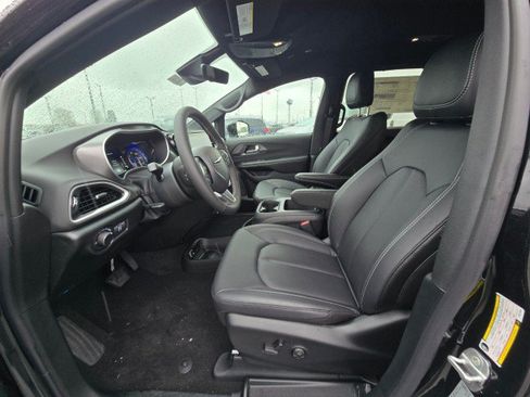 New 2026 Chrysler Voyager LX FWD image 24