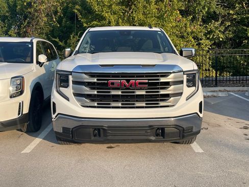Used 2022 GMC Sierra 1500 SLE AWD/4WD image 2