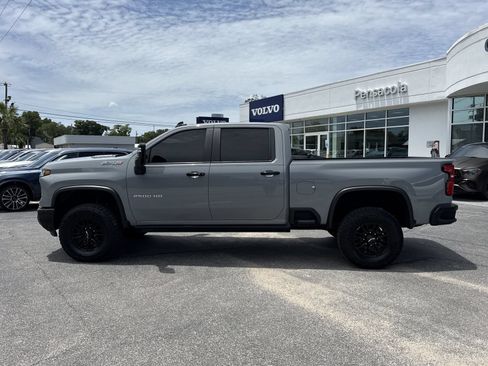 Used 2025 Chevrolet Silverado 2500 ZR2 w/ Technology Package AWD/4WD image 2