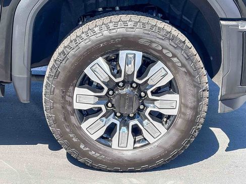 Used 2025 GMC Sierra 2500 Denali AWD/4WD image 9