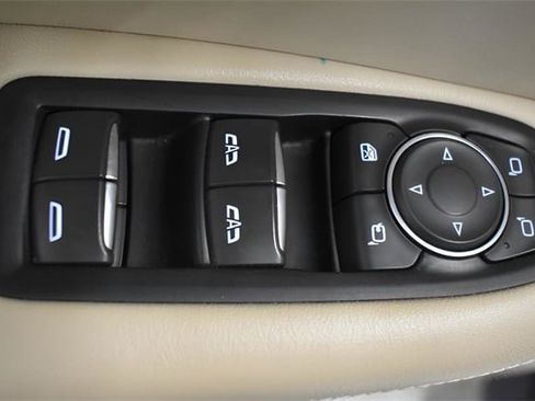 Used 2018 Cadillac XT5 Premium Luxury image 15