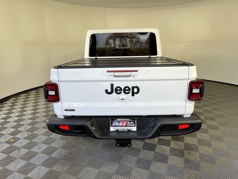 Used 2023 Jeep Gladiator Overland image 4