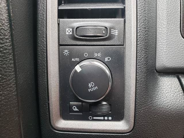 Used 2018 RAM 1500 Express AWD/4WD image 28