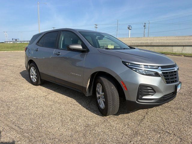 Used 2024 Chevrolet Equinox LS w/ LS Convenience Package AWD/4WD image 2
