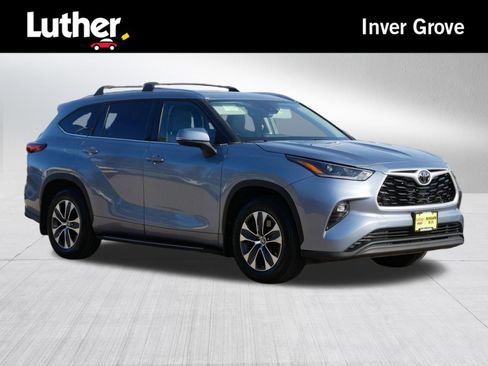 Used 2021 Toyota Highlander XLE image 1