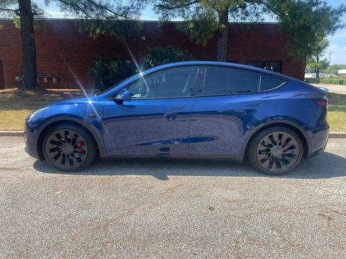 Used 2022 Tesla Model Y Performance AWD/4WD image 2