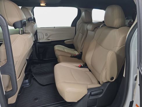 Used 2024 Toyota Sienna XLE image 14