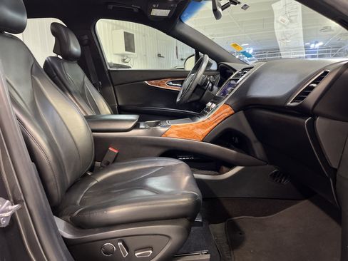 Used 2019 Lincoln Nautilus Reserve image 12