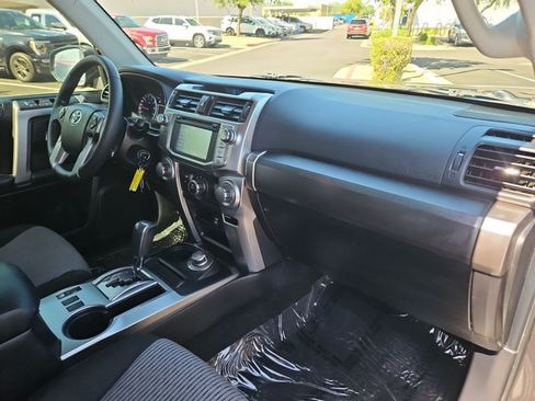 Used 2018 Toyota 4Runner SR5 AWD/4WD image 21