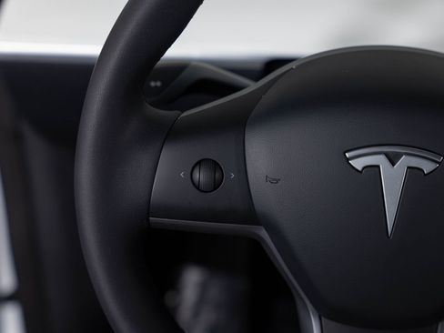 Used 2021 Tesla Model Y Long Range image 33