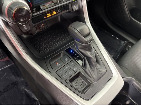 Used 2025 Toyota RAV4 XLE image 32