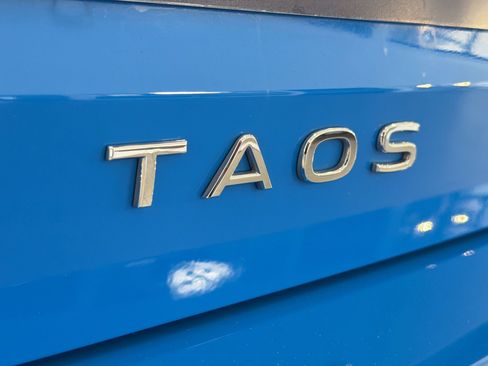 Used 2025 Volkswagen Taos SE FWD image 32