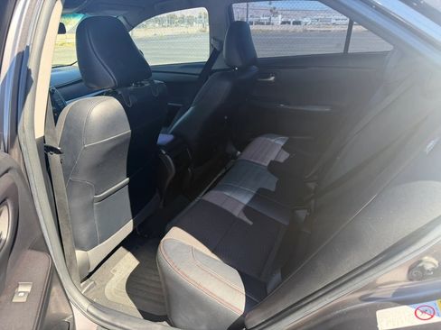 Used 2016 Toyota Camry SE image 9