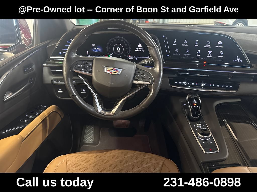 Used 2021 Cadillac Escalade Premium Luxury AWD/4WD image 17