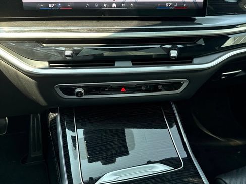 Used 2025 BMW X7 M60i AWD/4WD image 13