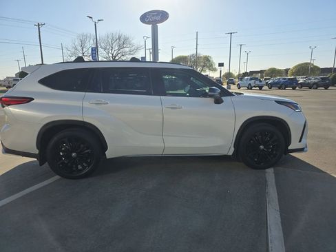 Used 2023 Toyota Highlander XSE image 7