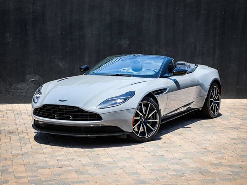 Used 2022 Aston Martin DB11 Volante RWD image 30